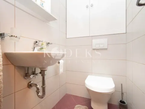Izdavanje, dvosoban stan, 66m², 1 maj, Podgorica - image 12