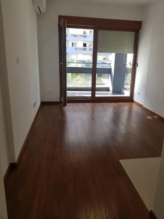 Izdavanje, poslovni prostor, 25m², Master Kvart, Podgorica