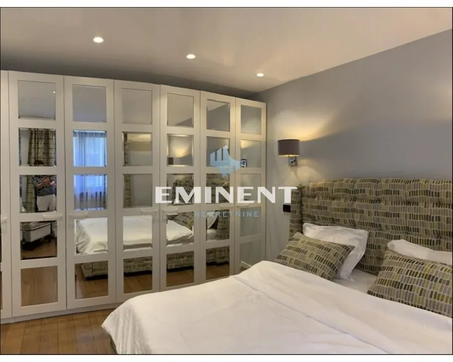 Izdavanje, trosoban stan, 93m², Stari Grad, Beograd