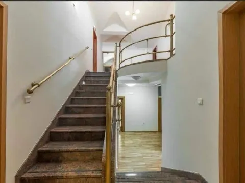 Izdavanje, kuća, 370m², Zabjelo, Podgorica - image 15