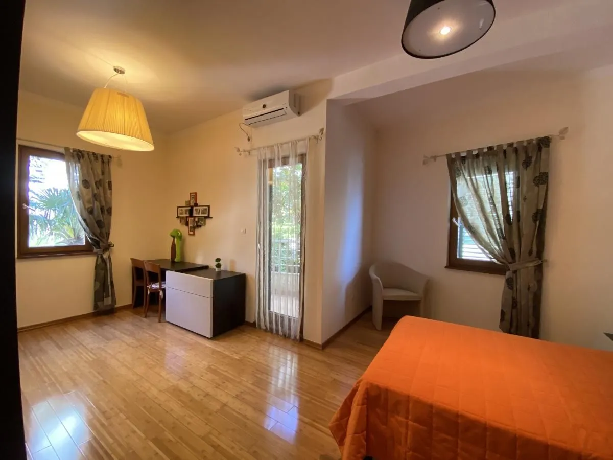 Prodaja, dvosoban stan, 90m², Risan, Kotor