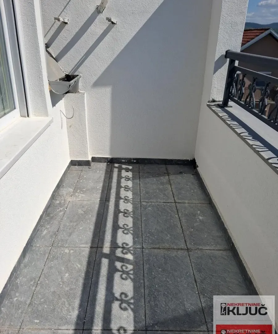 Prodaja, trosoban stan, 85m², Lipov gaj, Novi Sad Sve Podlokacije