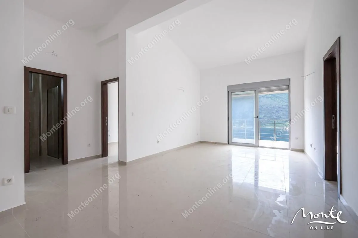 Prodaja, trosoban stan, 103m², Dobrota, Kotor