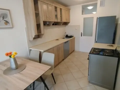 Izdavanje, dvosoban stan, 70m², Pobrežje, Podgorica - image 7