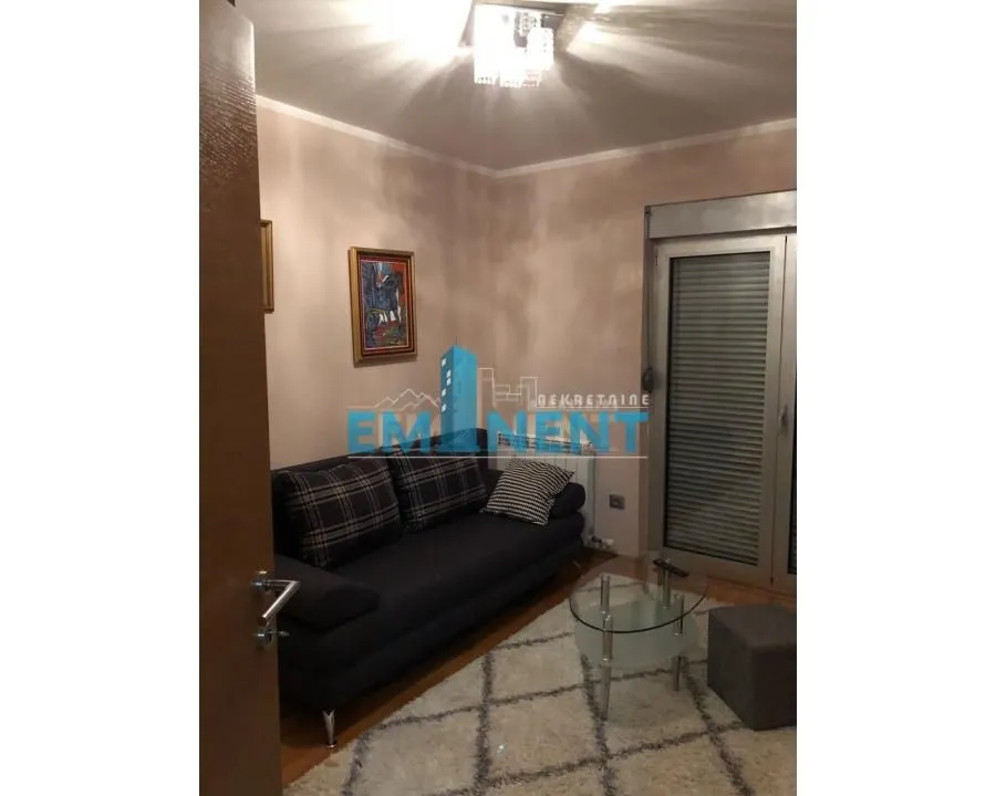 Izdavanje, trosoban stan, 85m², Lipov Lad, Zvezdara Sve Podlokacije