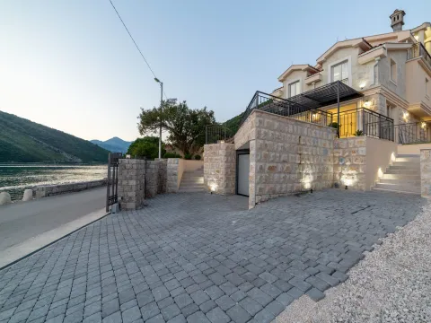 Izdavanje, kuća, 315m², Tivat, Crna Gora