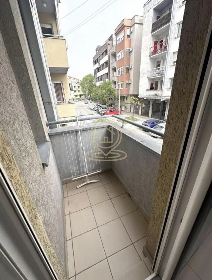 Izdavanje, dvosoban stan, 46m², Sajmište, Novi Sad