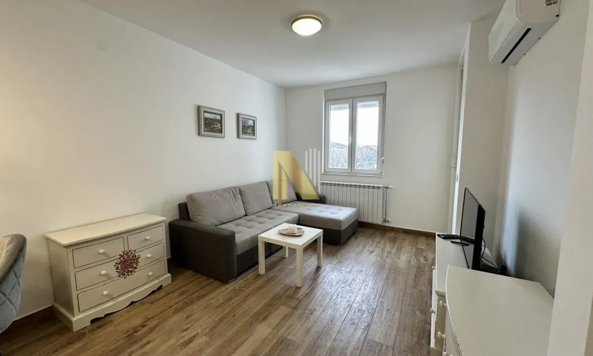 Izdavanje, dvosoban stan, 42m², Petrovaradin, Novi Sad