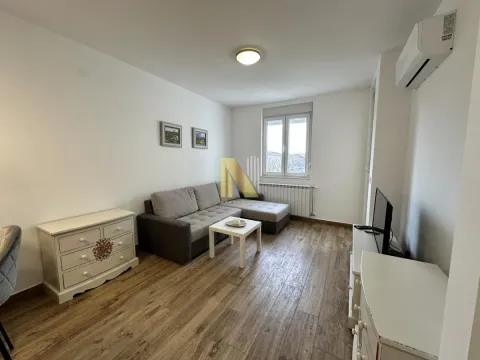 Izdavanje, dvosoban stan, 42m², Petrovaradin, Novi Sad