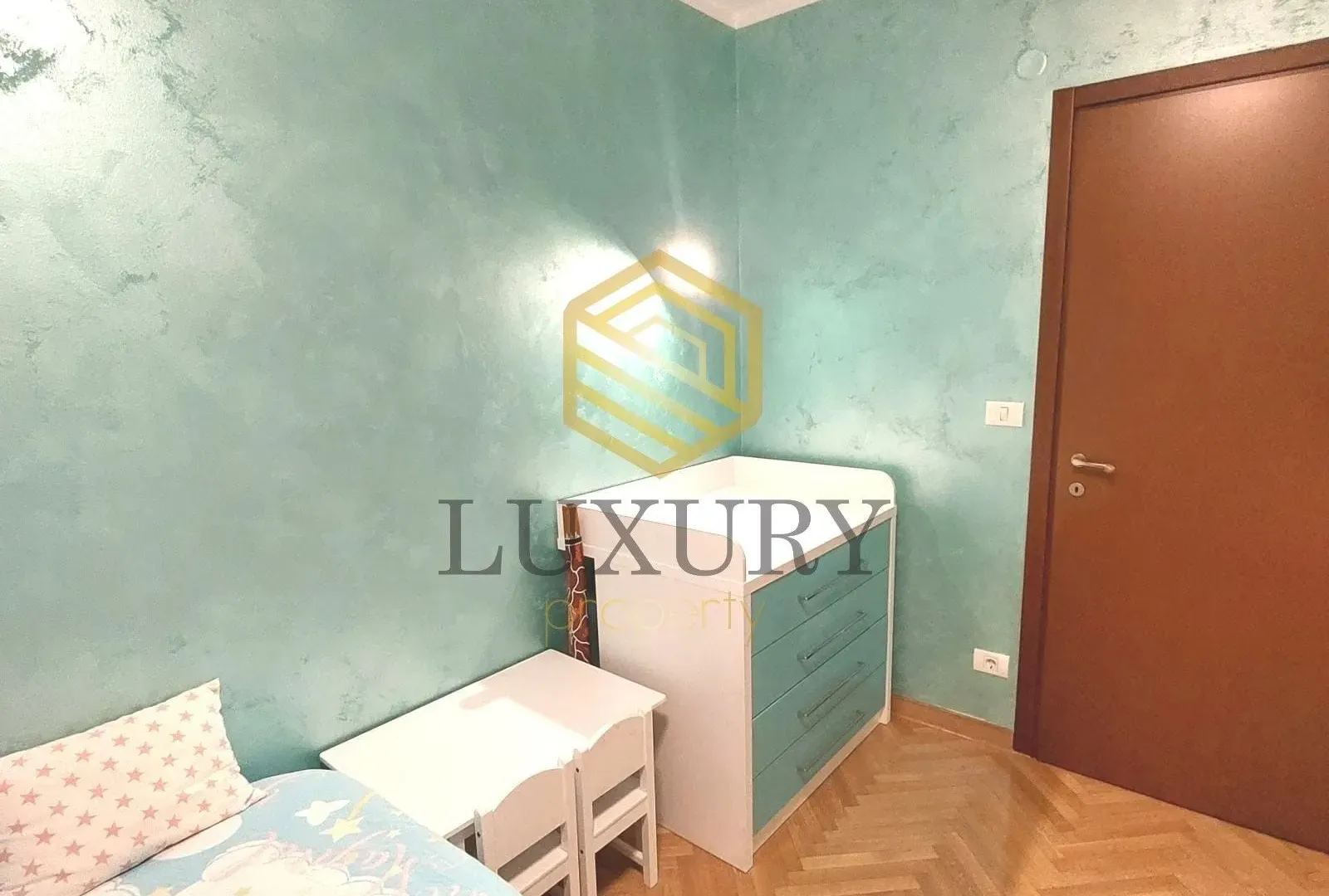 Izdavanje, dvosoban stan, 88m², City Kvart, Podgorica