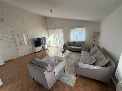 Rent, house, 155m², Farmaci, Podgorica - image 12