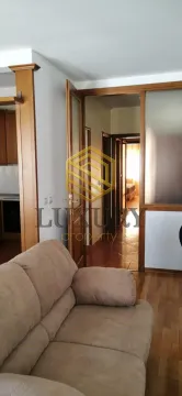 Pogled na dnevnu sobu i hodnik sa garniturom. - image 6