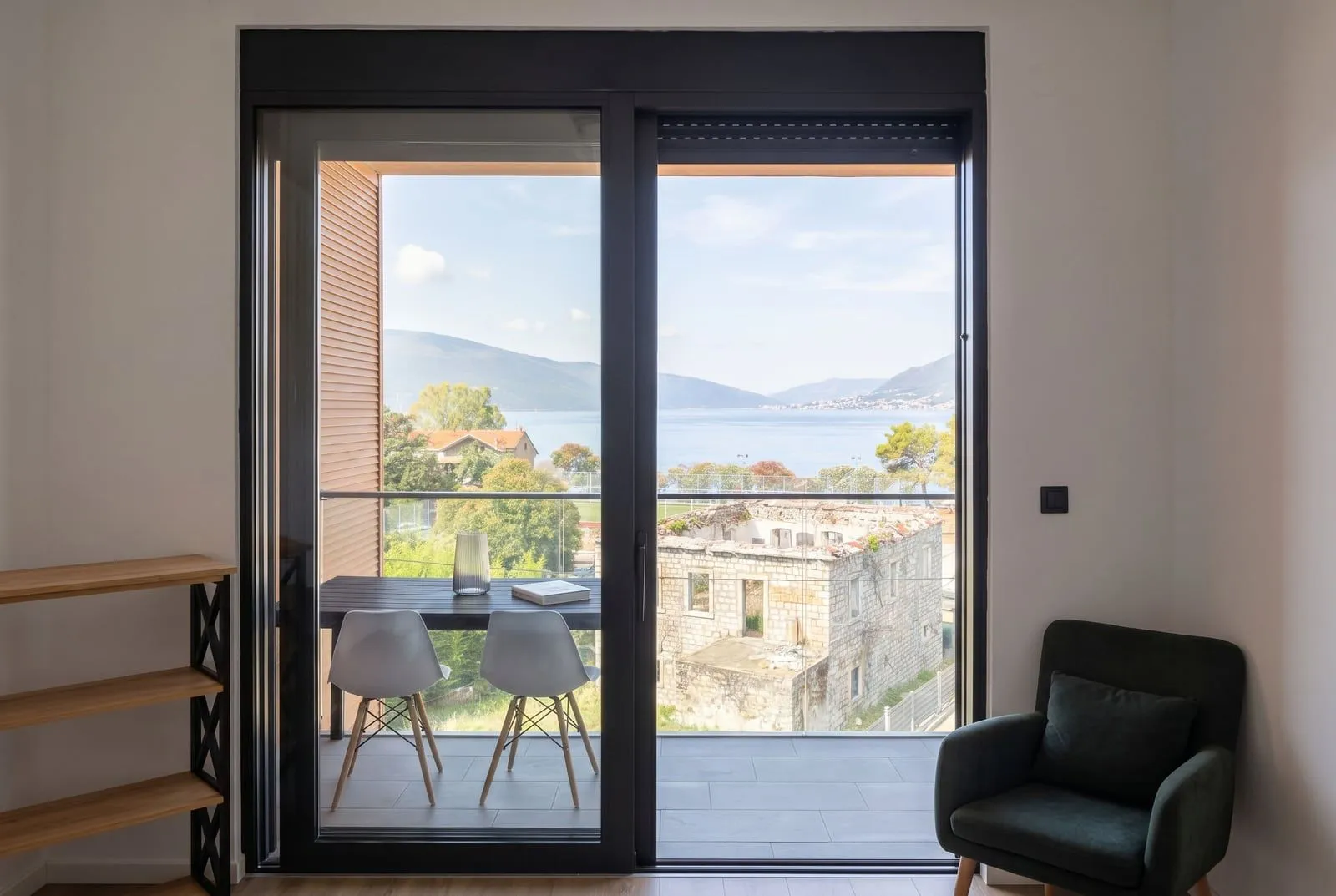 Prodaja, trosoban stan, 50m², Tivat, Crna Gora