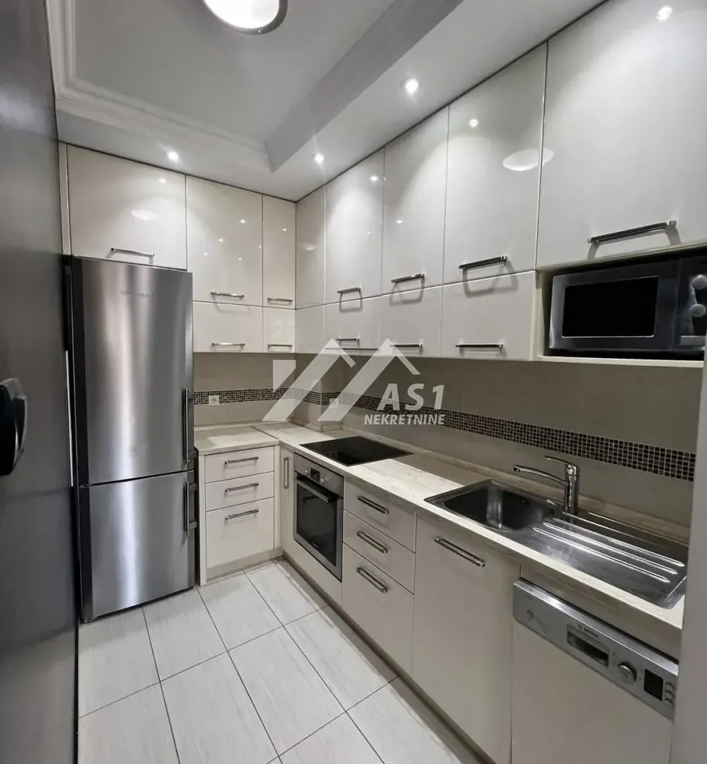Izdavanje, trosoban stan, 65m², Novi Sad Sve Podlokacije, Novi Sad