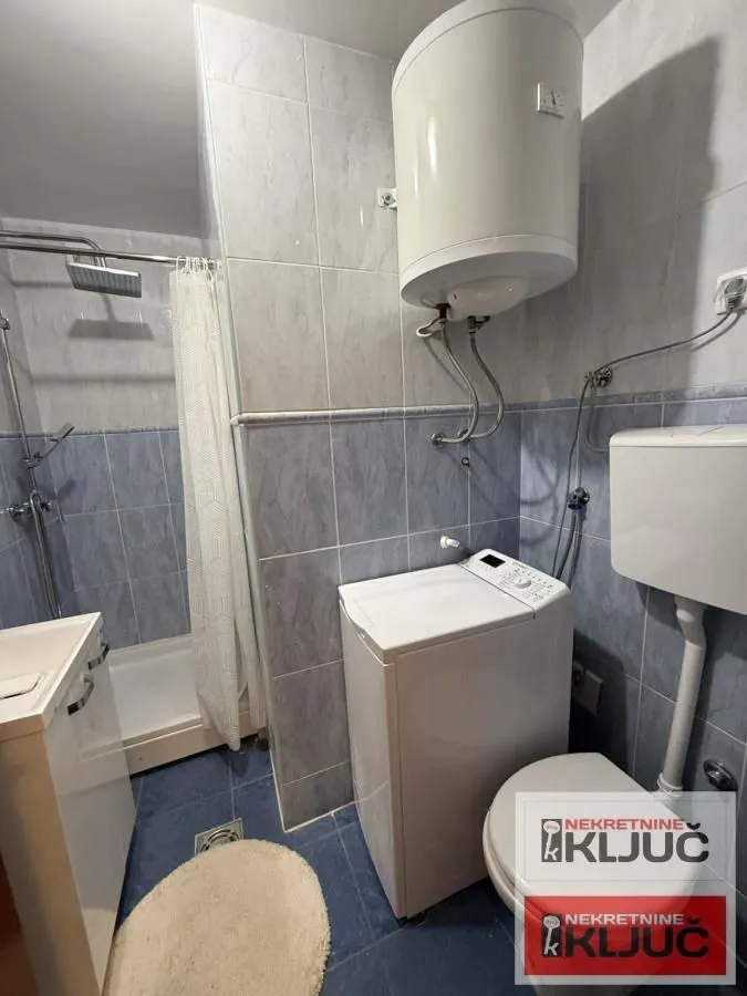 Izdavanje, garsonjera, 27m², Bulevar Oslobodjenja, Novi Sad Sve Podlokacije
