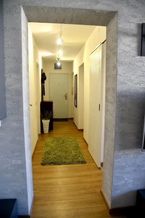 Izdavanje, trosoban stan, 61m², Centar, Niš