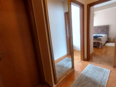 Izdavanje, dvosoban stan, 72m², Momišići, Podgorica - image 12