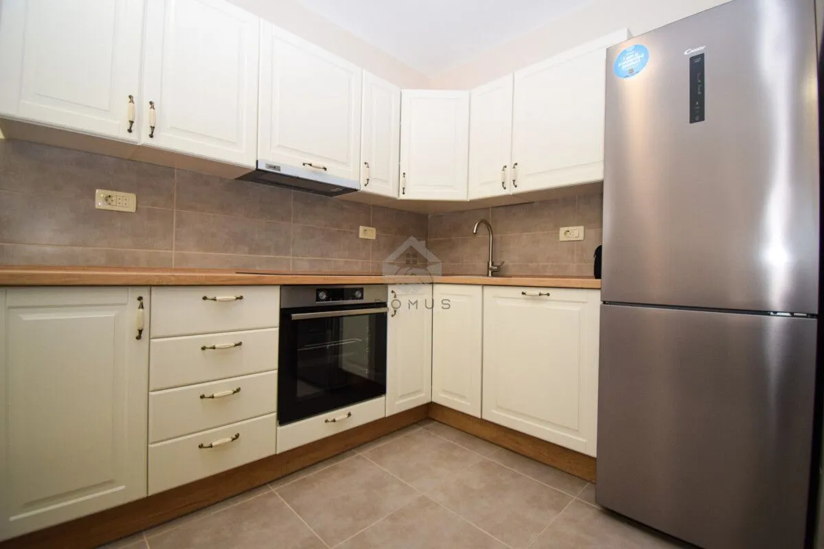 Izdavanje, dvosoban stan, 75m², Zlatica, Podgorica