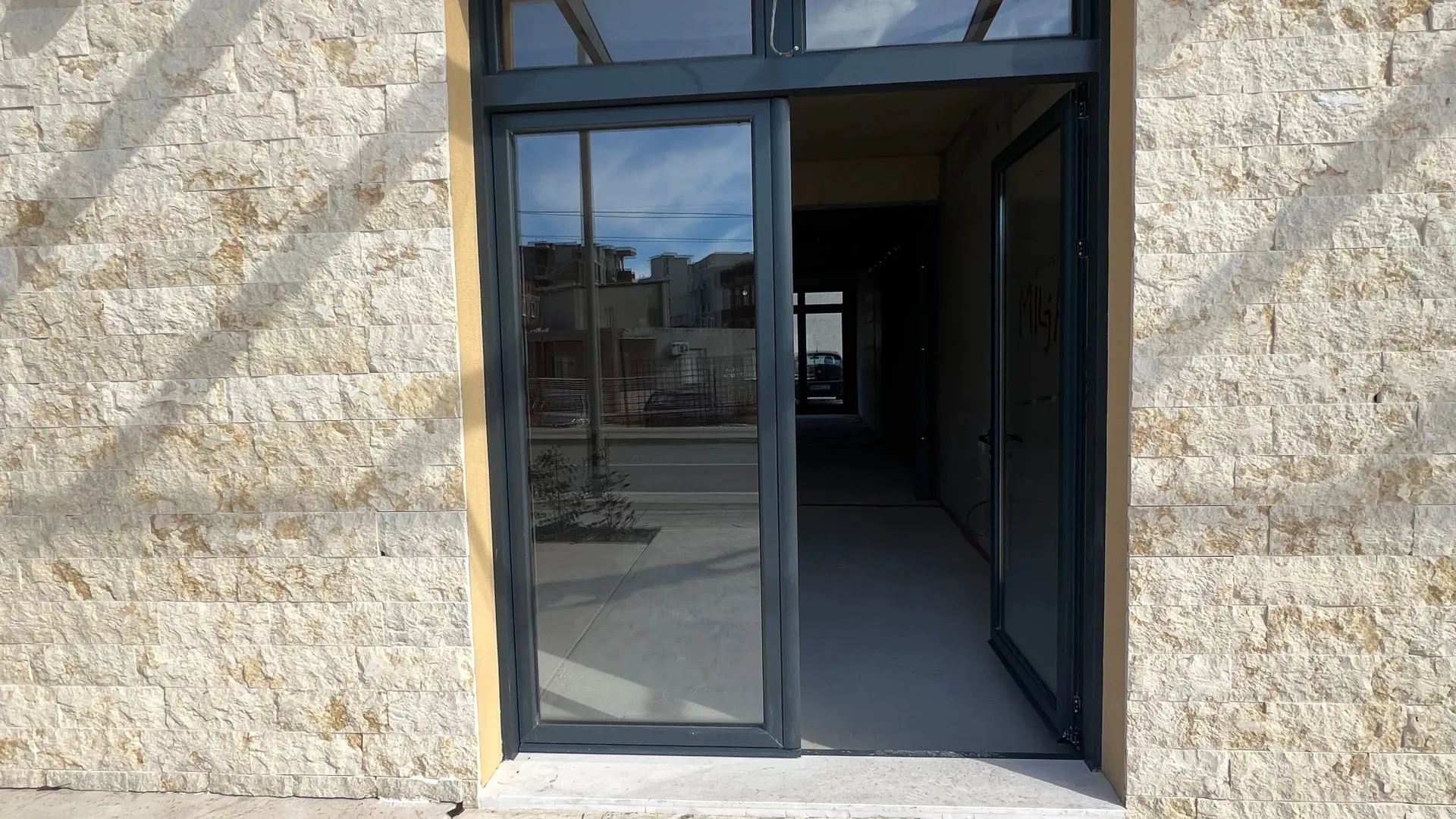 Rent, office space, 76m², Šušanj, Bar