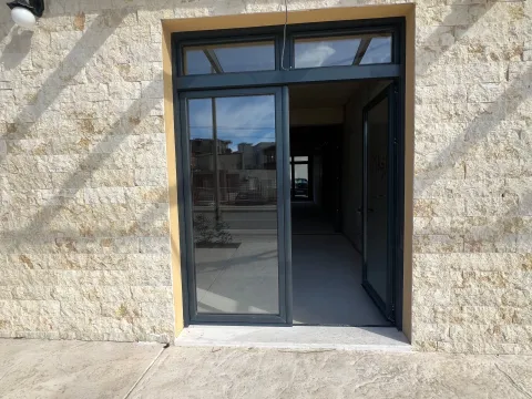 Rent, office space, 76m², Šušanj, Bar - image 4