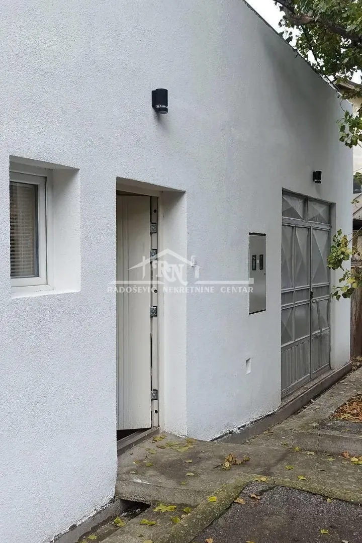 Izdavanje, poslovni prostor, 72m², Savski Venac, Beograd