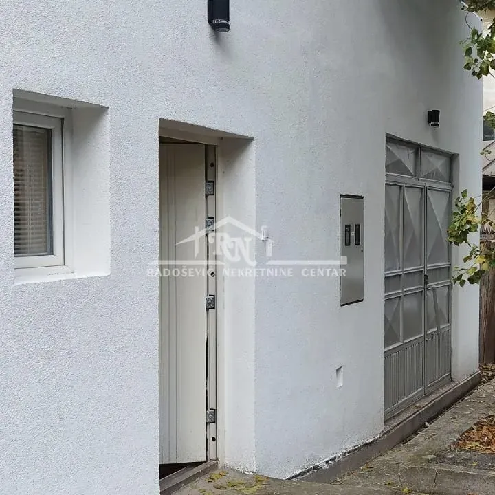 Izdavanje, poslovni prostor, 72m², Savski Venac, Beograd