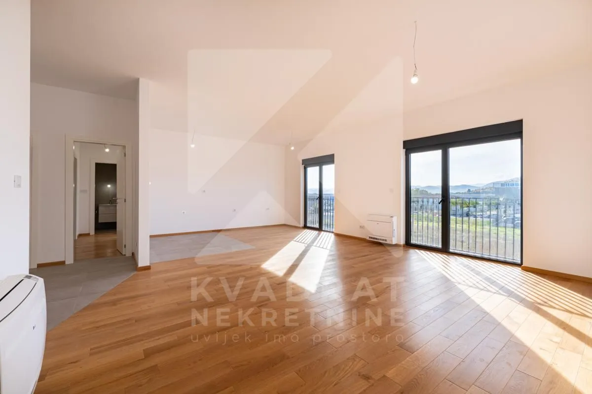 Izdavanje, trosoban stan, 208m², Zabjelo, Podgorica