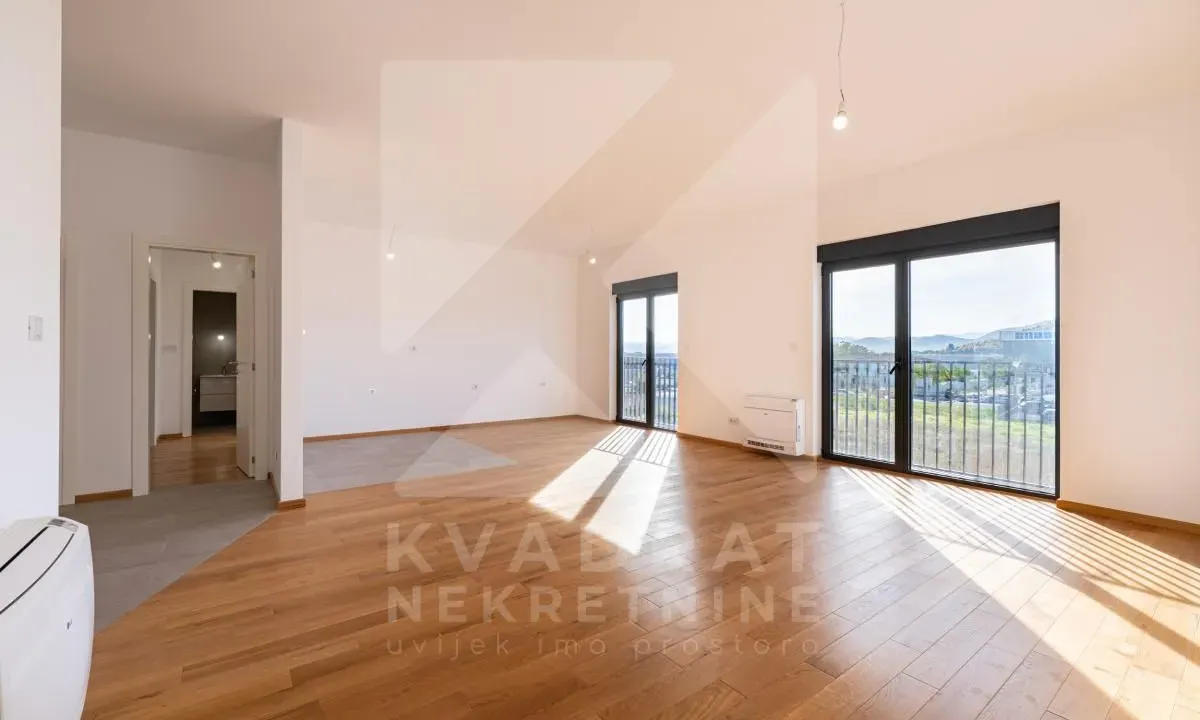 Izdavanje, trosoban stan, 208m², Zabjelo, Podgorica