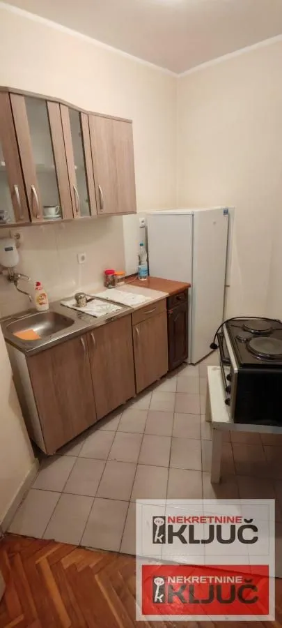 Izdavanje, dvosoban stan, 45m², Bulevar Oslobodjenja, Novi Sad Sve Podlokacije