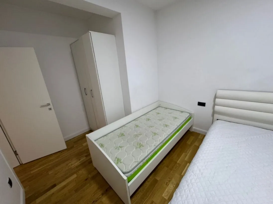 Izdavanje, trosoban stan, 130m², Dalmatinska ulica, Podgorica