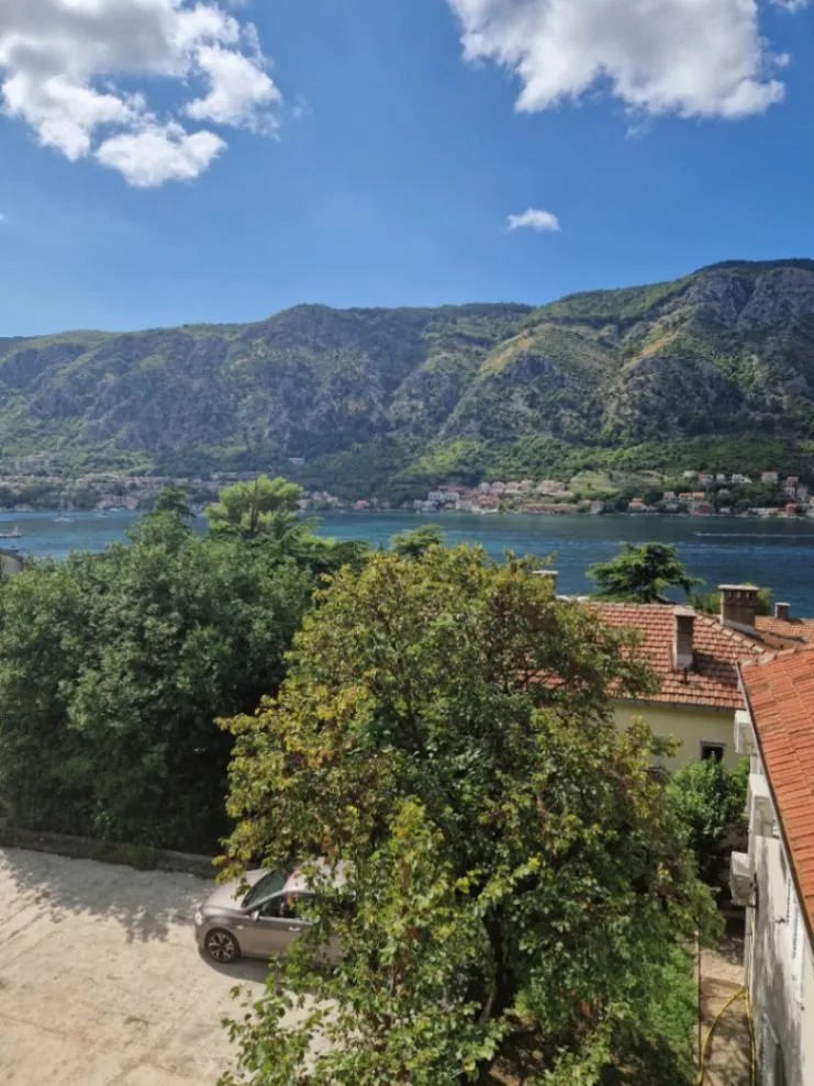 Prodaja, dvosoban stan, 108m², Centar, Kotor