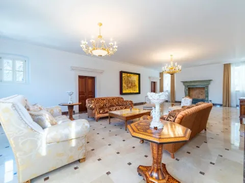 Sale, house, 1100m², Dobrota, Kotor - image 11