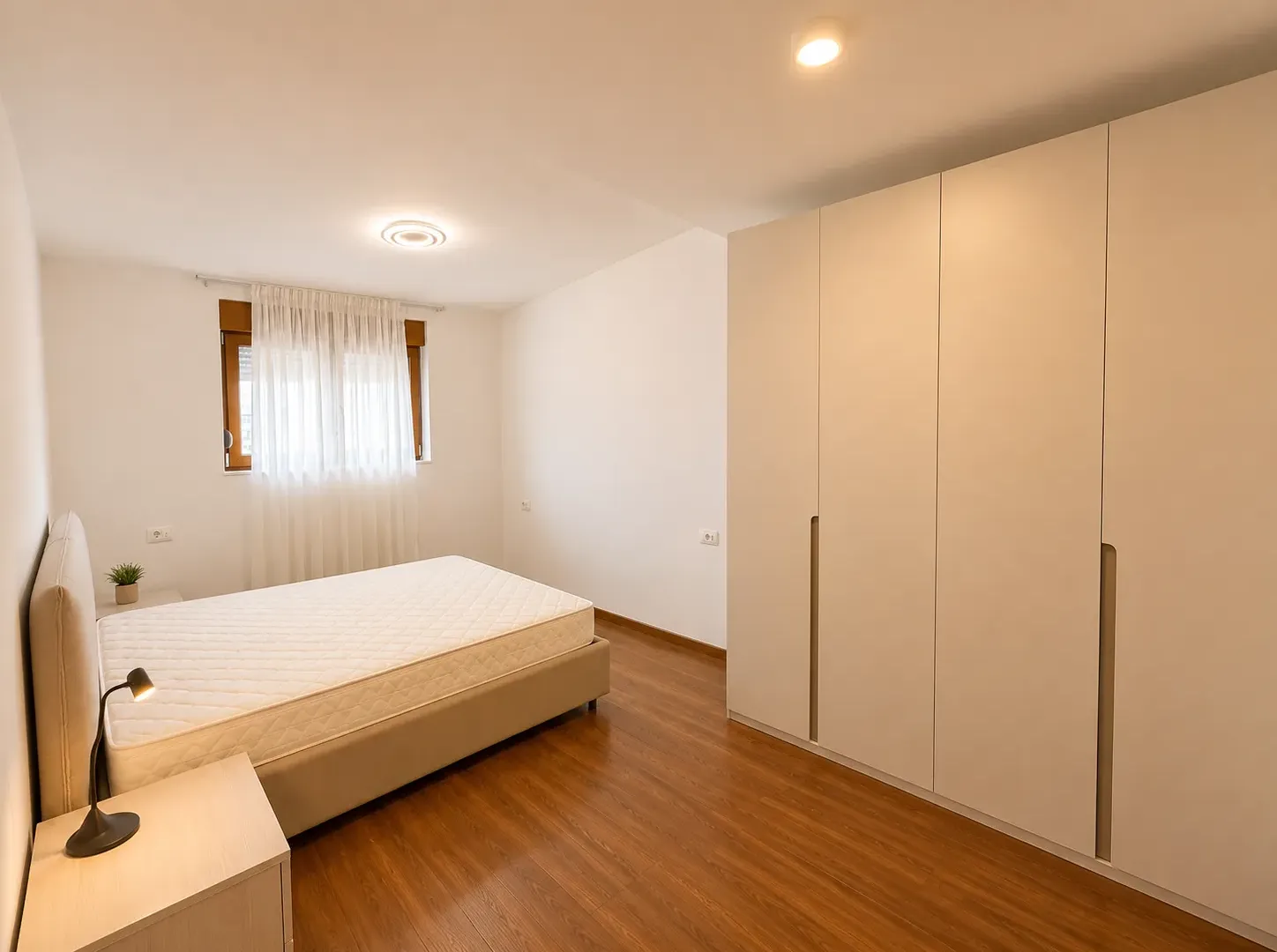 Izdavanje, četvorosoban stan, 113m², Master Kvart, Podgorica