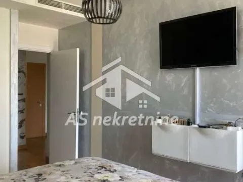 Rent, two bedroom apartment, 63m², Savski Venac, Beograd - image 11