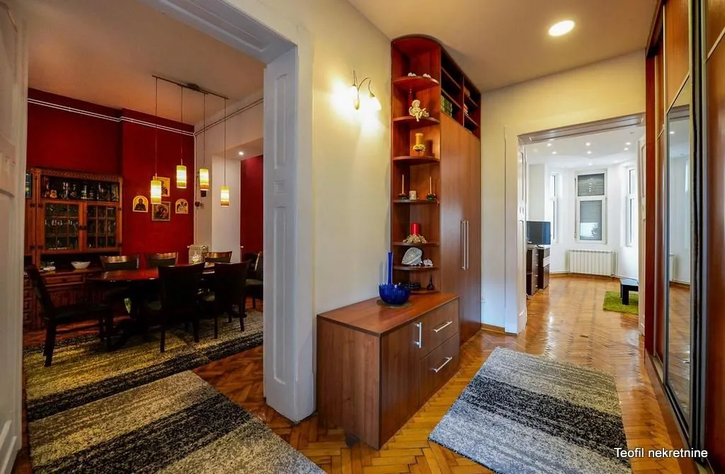 Prodaja, trosoban stan, 86m², Vračar, Šid
