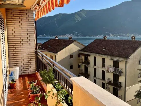 Prodaja, dvosoban stan, 64m², Kotor, Crna Gora