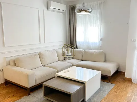 Izdavanje, jednosoban stan, 45m², City Kvart, Podgorica - image 1
