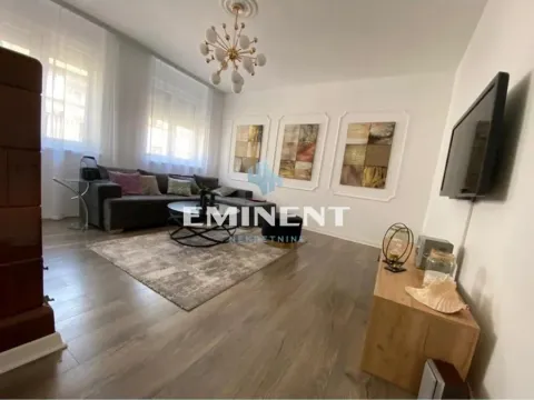 Izdavanje, dvosoban stan, 70m², Savski Venac, Beograd - image 2