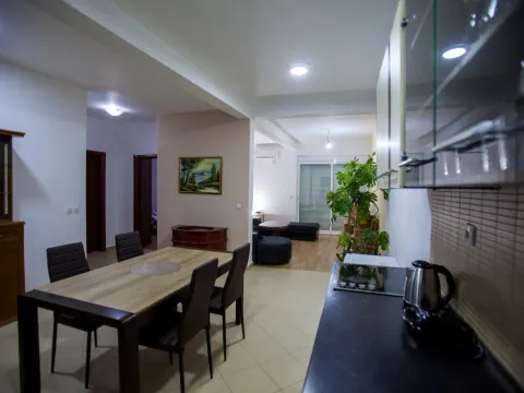 Izdavanje, dvosoban stan, 97m², Centar, Ulcinj - image 2