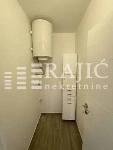 Izdavanje, trosoban stan, 60m², Novi Beograd Blok 1 Fontana, Novi Beograd Sve Podlokacije