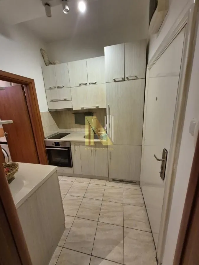 Izdavanje, garsonjera, 27m², Grbavica, Novi Sad Sve Podlokacije