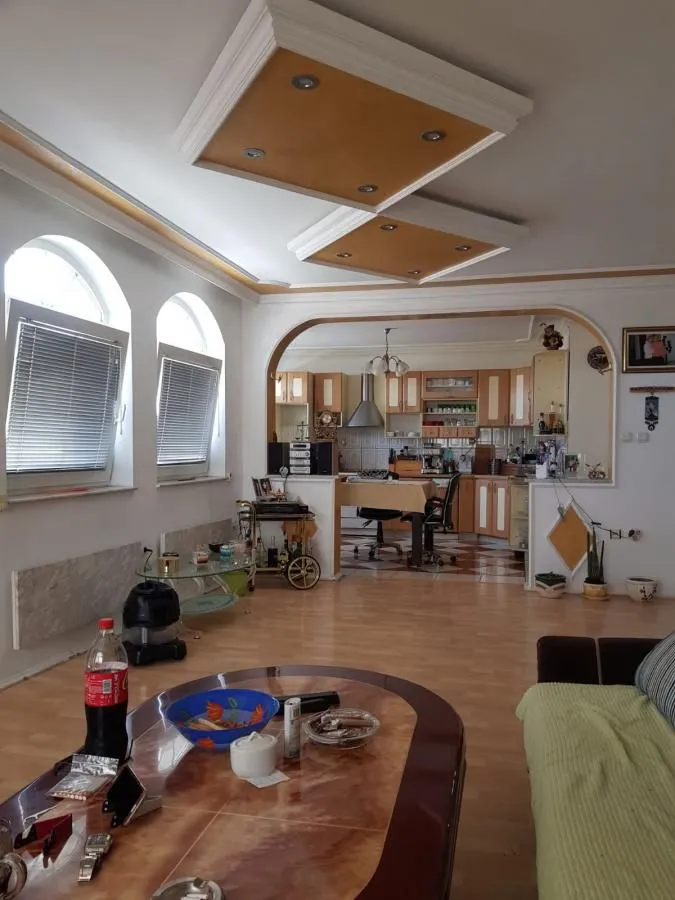 Izdavanje, četvorosoban stan, 160m², Galenika, Beograd