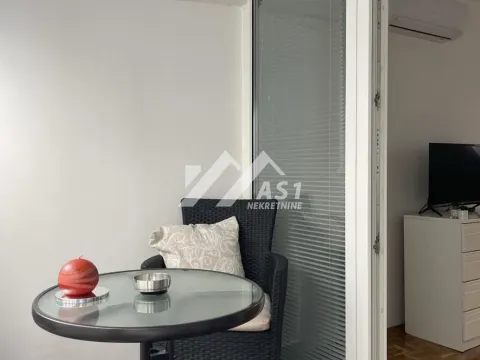 Izdavanje, trosoban stan, 100m², Centar, Novi Sad - image 10