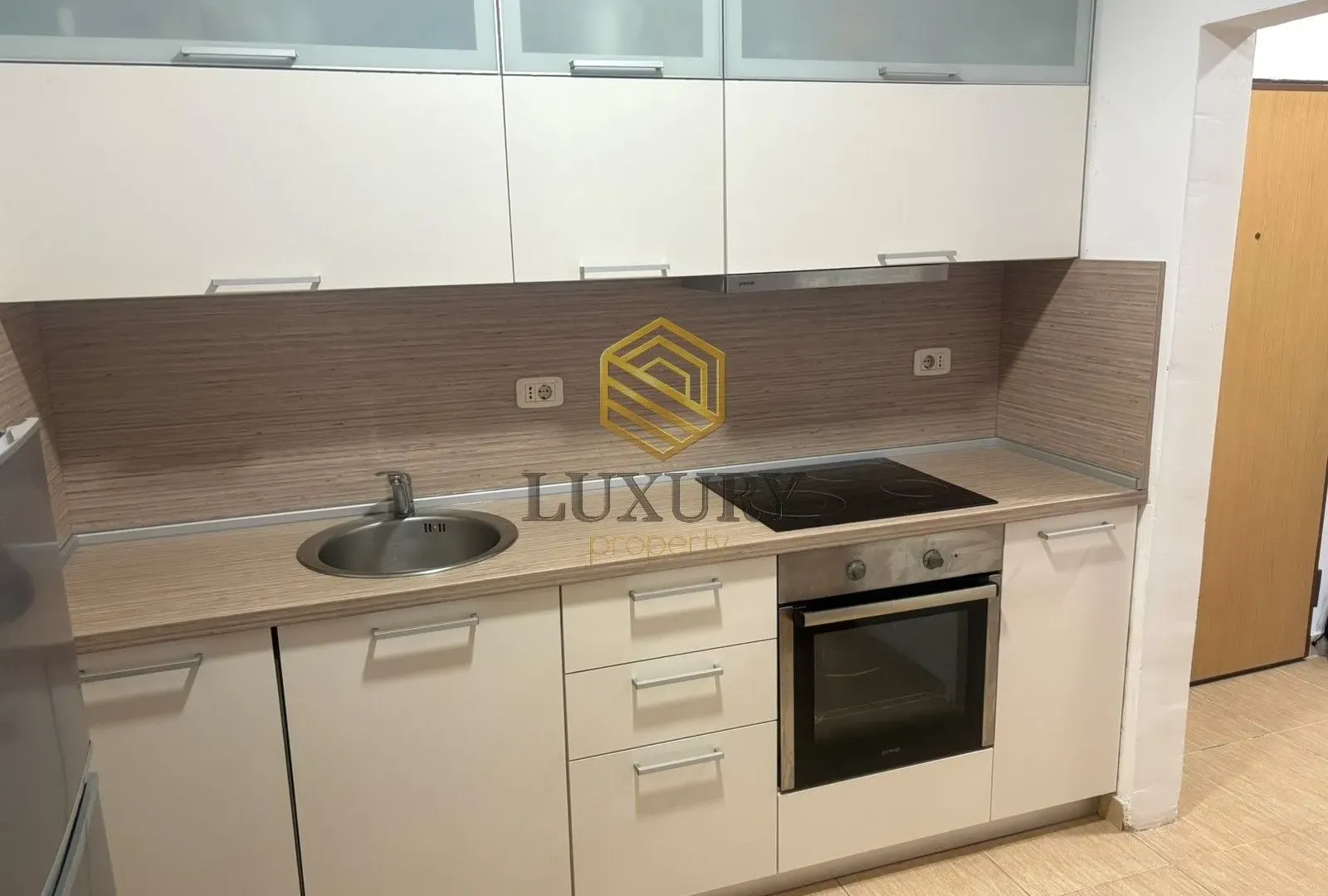 Izdavanje, jednosoban stan, 84m², Bonići, Tivat