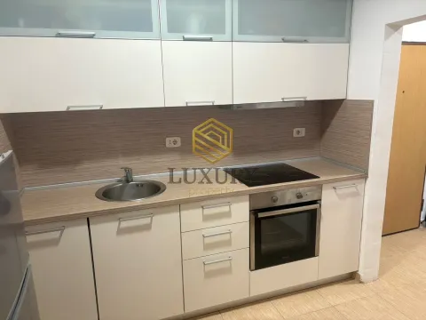 Rent, one bedroom apartment, 84m², Bonići, Tivat - image 4