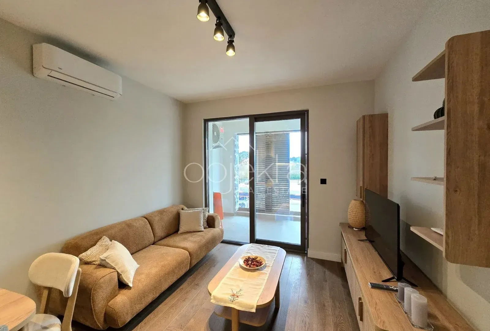 Izdavanje, stan, 45m², Tivat, Crna Gora