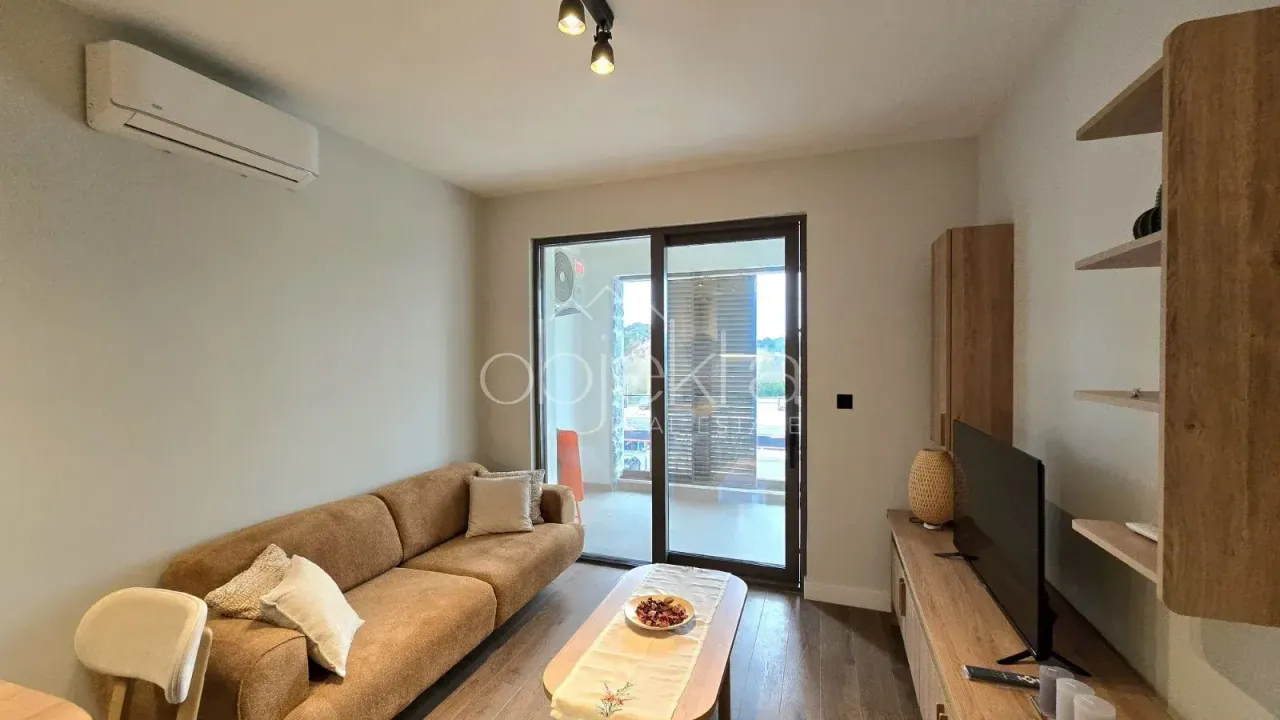 Izdavanje, stan, 45m², Tivat, Crna Gora