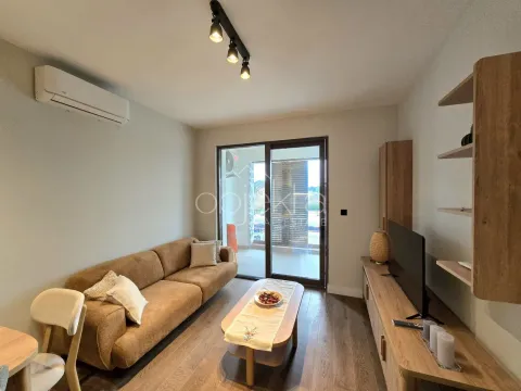 Izdavanje, stan, 45m², Tivat, Crna Gora - image 1