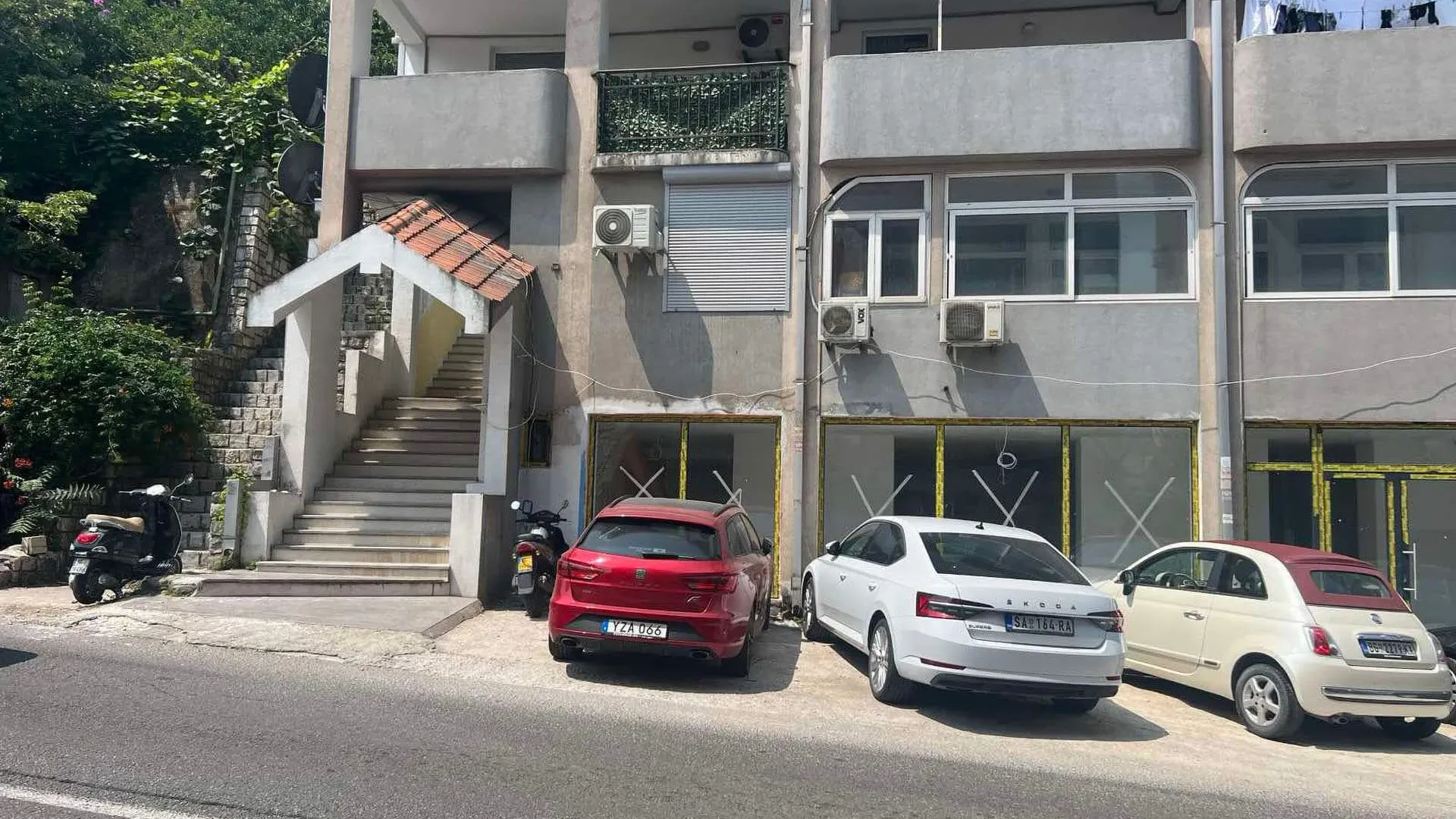 Prodaja, trosoban stan, 382m², Komoševina, Budva