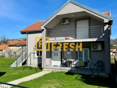 Izdavanje, dvosoban stan, 79m2, Cetinje Izdavanje, dvosoban stan, 79m2, Cetinje